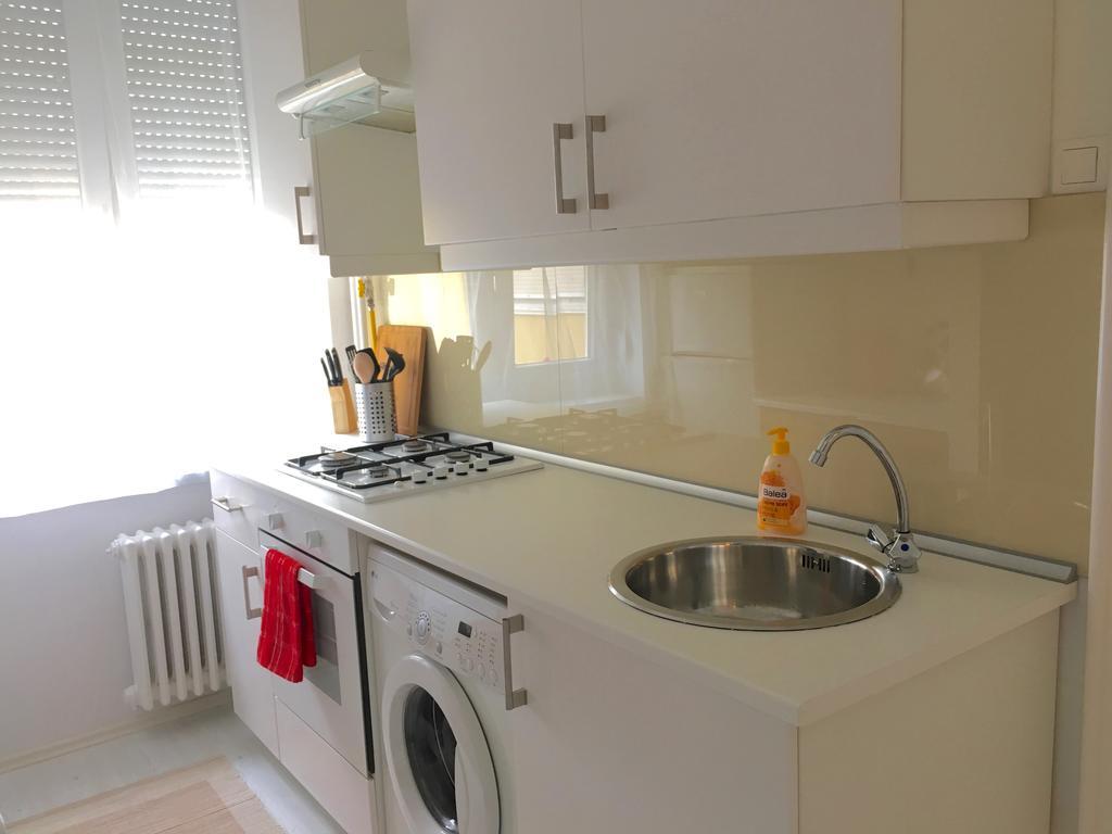 Standard Apartment By Hi5 - Karoly 23 Budapest Ngoại thất bức ảnh